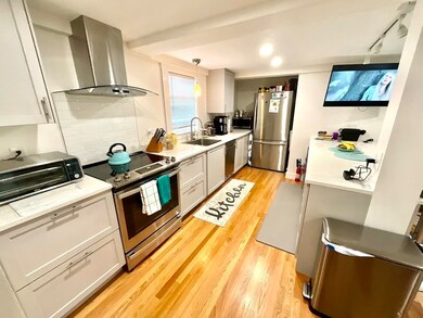 178 Pleasant St unit 1, Marblehead, MA 01945 - photo 3