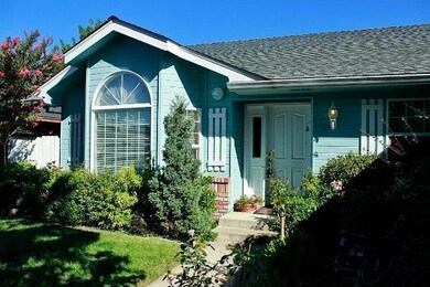 504 Vincent Ave, Central Point, OR 97502 - photo 3