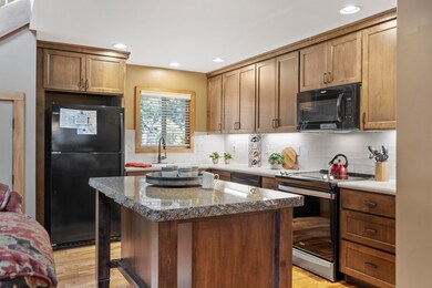 56992 Antelope Ln unit 6, Bend, OR 97707 - photo 3