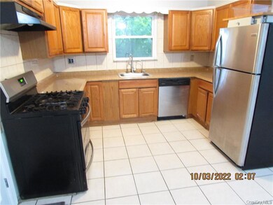 82 Laurel Place unit 1, Yonkers, NY 10704 - photo 5
