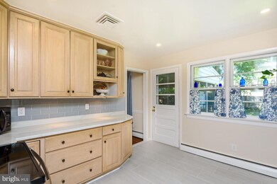 8916 Vernon View Dr, Alexandria, VA 22308 - photo 5