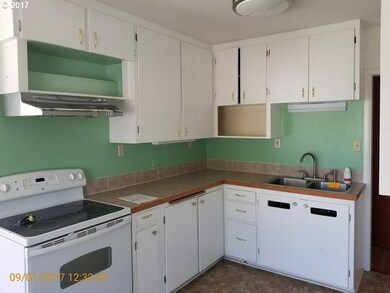 610 E 12th St, the Dalles, OR 97058 - photo 4