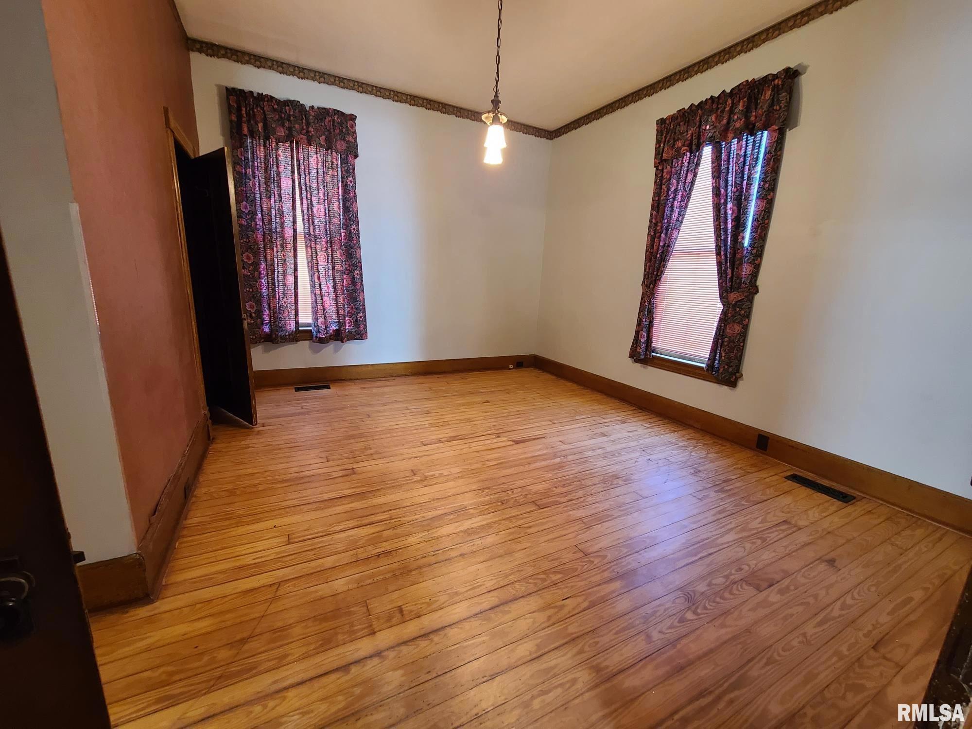 201 N Main St, Virginia, IL 62691 - photo 5