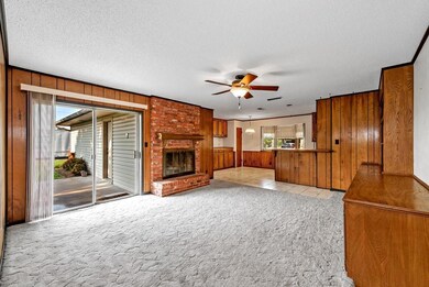 219 Texoma Dr, Whitesboro, TX 76273 - photo 2