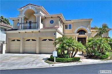 Elegant Exterior on Cul-de-Sac Location