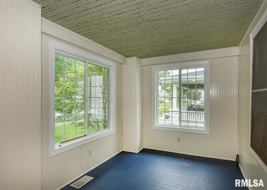 1122 W 17th St, Davenport, IA 52804 - photo 4