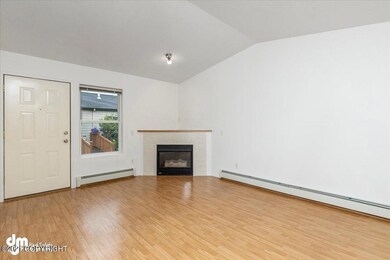 03-Living Room 20210712-DW-2873