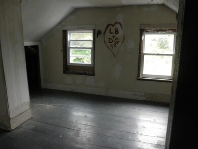 39 Pleasant St, Mechanic Falls, ME 04256 - photo 4