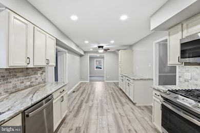 12804 Holiday Ln, Bowie, MD 20716 - photo 5