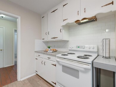 729 W Cheryl Ave, Hurst, TX 76053 - photo 7