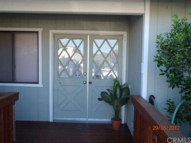 Entrance w/double doors.