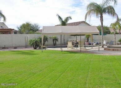 Enormous yard for the kids & pets