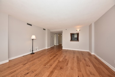 Diamond Tower unit 10C, Milwaukee, WI 53202 - photo 7