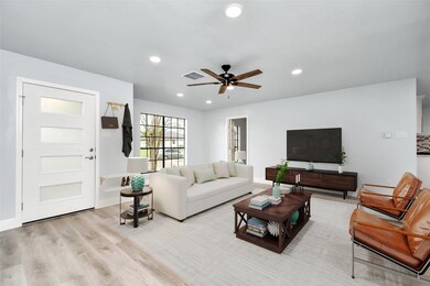 6411 Hollow Oaks Dr, Houston, TX 77050 - photo 4