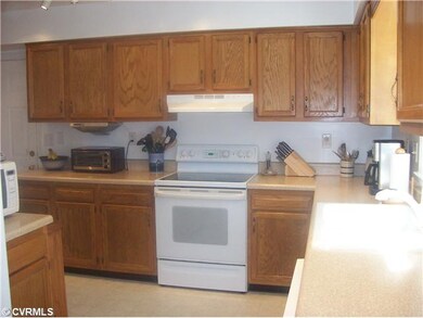 Cafeteria/Kitchen - Kitchen with lots of countersp