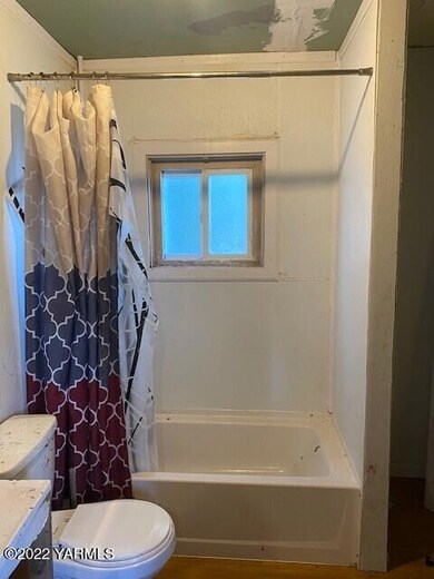 4th bathroom