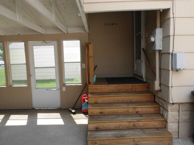 911 E 8th Ave, Mitchell, SD 57301 - photo 5