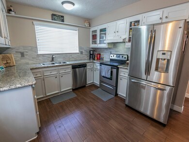 510 W Castle Harbour Dr, Friendswood, TX 77546 - photo 7