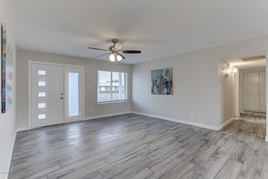 1724 W Wickieup Ln-12