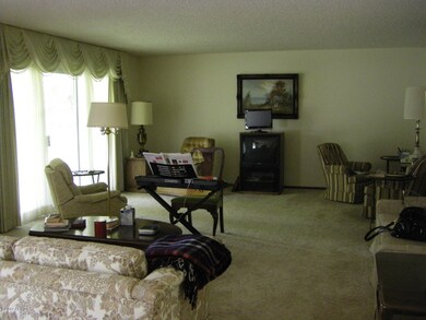 9863 W Willowbrook Ct, Sun City, AZ 85373 - photo 6