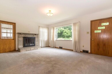 181 Center St 008