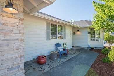 2003 NW Sarum Cir, Grants Pass, OR 97526 - photo 3