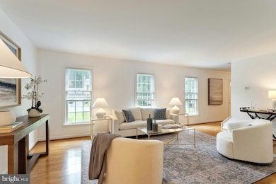 11522 Running Cedar Rd, Reston, VA 20191 - photo 5