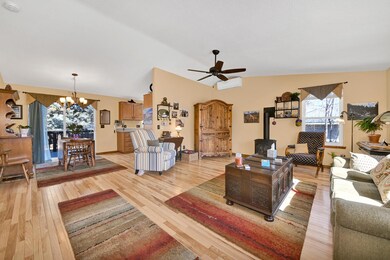 1142 NE Ross Rd, Bend, OR 97701 - photo 4