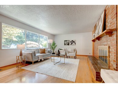 Living Room/Entrance