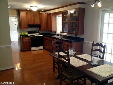 Kitchen - Large Eat-In Kitchen with ceiling fan an