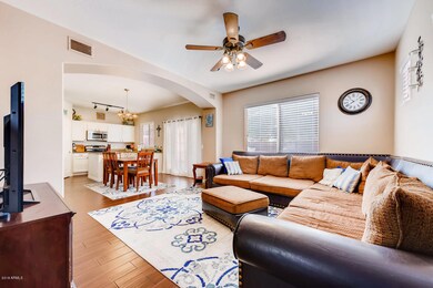 2515 W Gypsum Ave Apache-large-005-2-Liv