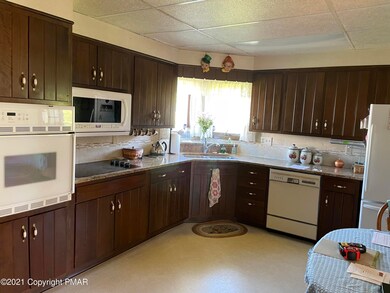 863 Kunkletown Rd, Saylorsburg, PA 18353 - photo 5