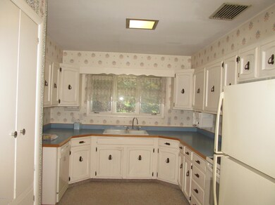 3017 6th AV NO KITCHEN