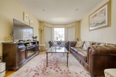 LIVING ROOM W/ NATURAL LIGHT