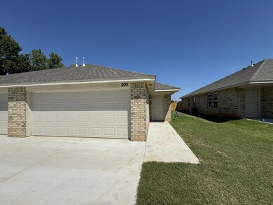 207 Gray St, Yukon, OK 73099 - photo 3