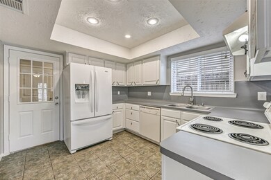 Spacious kitchen area ~