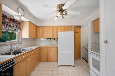 307 Halle Dr, Euclid, OH 44132 - photo 4