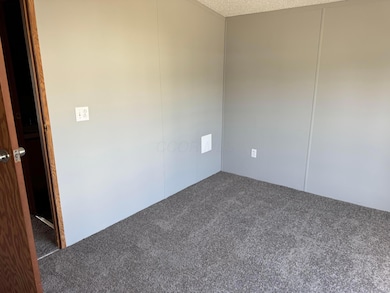 217 Raspberry Cir W, Hebron, OH 43025 - photo 5