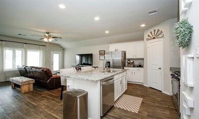 13923 Leigh Lake Ln, Shenandoah, TX 77384 - photo 7