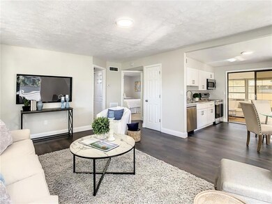 39039 Heath Dr, Zephyrhills, FL 33542 - photo 4