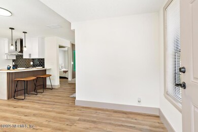 103 S 14th St-7