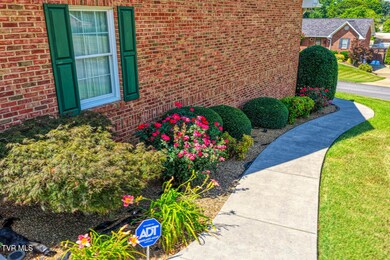 227 Brooks L. Cir. Rog MLSa (6 of 31)