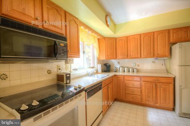 5820 Miriam Dr, Sykesville, MD 21784 - photo 2