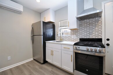 1308 Enid St unit 1, Houston, TX 77009 - photo 5