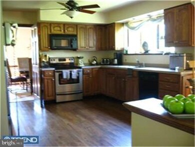841 Cox Rd, Moorestown, NJ 08057 - photo 2