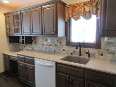 928 S Fairfield Ave, Elmhurst, IL 60126 - photo 2