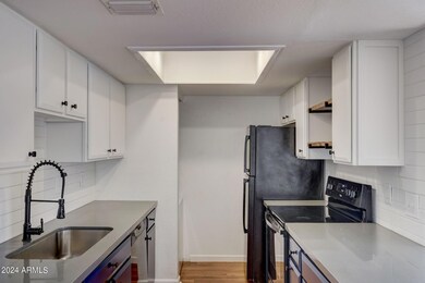 15-web-or-mls-E Palm Ln 221-013
