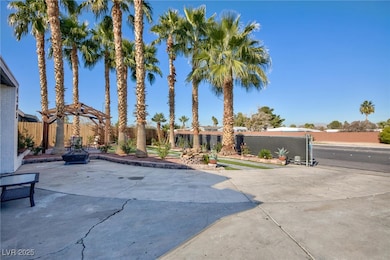 4305 Vegas Valley Dr, Las Vegas, NV 89121 - photo 4