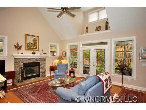 Living room w/fireplace