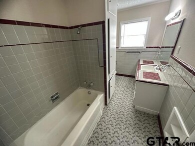 1319 1319 Graham Dr, Tyler, TX 75701 - photo 5